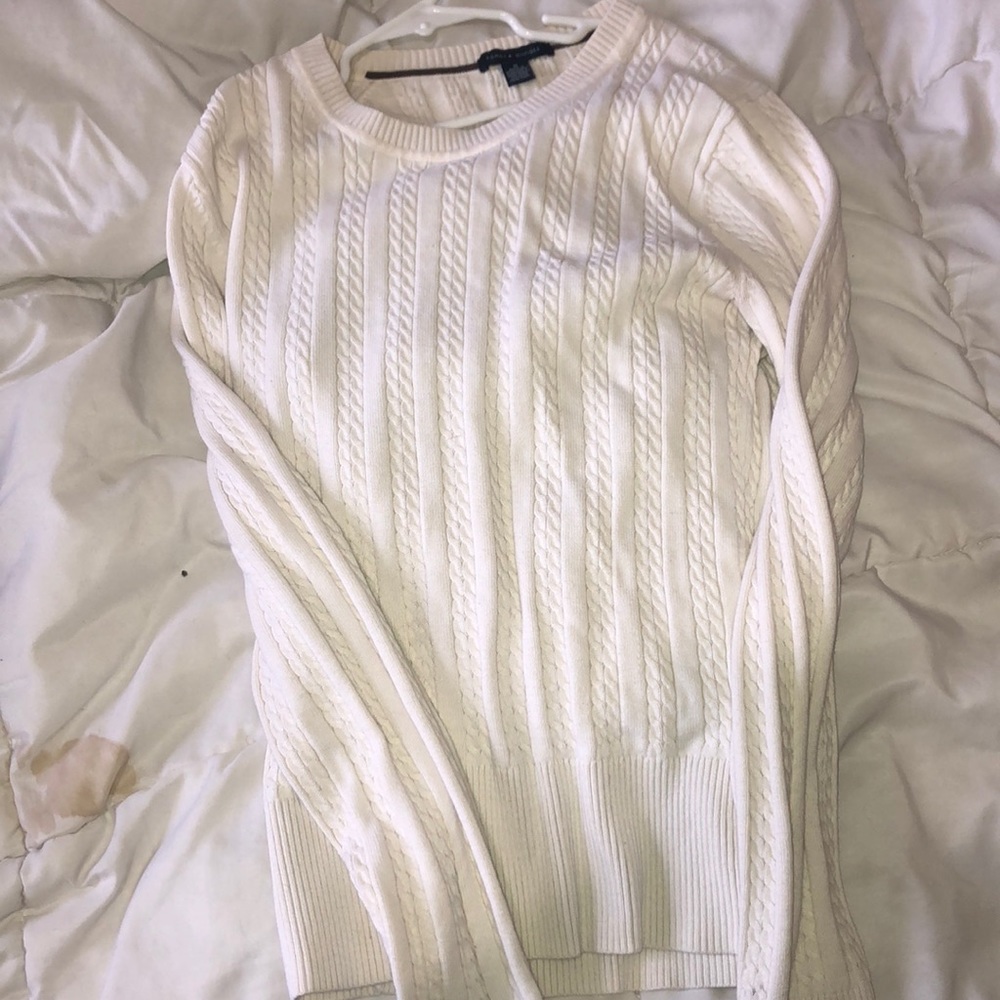 White Tommy Hilfiger sweater
